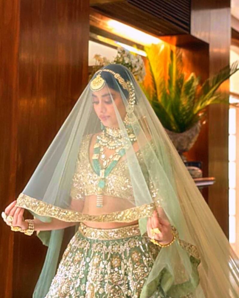 Beautiful Manish Malhotra bride on her Mehendi | Designer saree blouse  patterns, Bridal lehenga red, Indian bridal wear